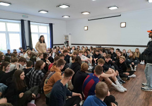 Uczniowie klasy IIc uczestniczą w warsztatach podczas "EuroWeek"