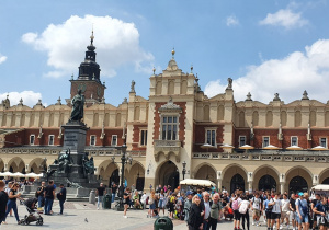 Uczniowie klasy 1 g na wycieczce - spacer po historycznym Krakowie