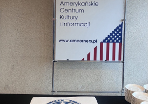 Dwudzieste urodziny American Corner w Łodzi - tort urodzinowy