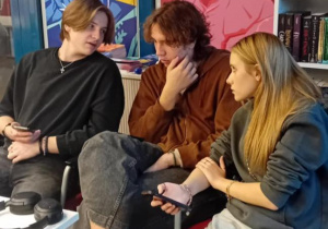 Uczniowie z klas 3d i 3f na warsztatach językowych w American Corner Łódź