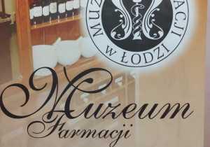 Uczniowie zwiedzają Muzeum Farmacji w Łodzi