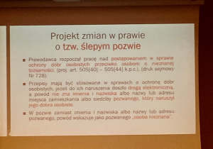 Uczniowie klasy 3D słuchają wykładu na Wydziale Prawa UŁ