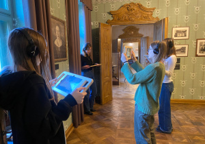 Uczniowie klasy 3AB zwiedzają Muzeum Józefa Piłsudskiego „Bibuła”