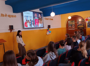 Życie w szkole średniej w USA - wykład Zoey Grant