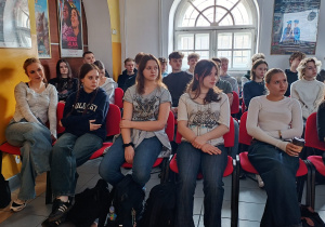 Uczniowie poznają system edukacji w USA