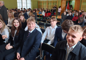 Abiturienci z klasy IVb na uroczystym zakończeniu szkoły