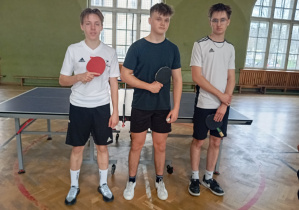 Zwycięzcy szkolnego turnieju tenisa stołowego