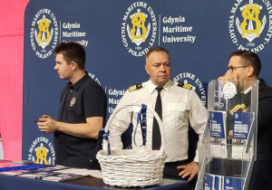 Stoisko promocyjne Uniwersytetu Morskiego w Gdyni