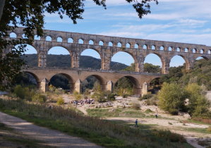 Akwedukt — Pont du Gar - jeden z najlepiej zachowanych rzymskich zabytków w Europie.