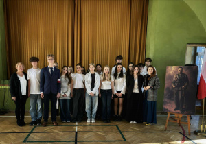 W duchu Józefa Piłsudskiego: XI LO w akcji ‘Szkoła do hymnu’”