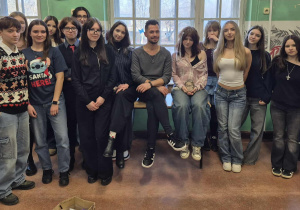 Uczniowie klasy 3c wraz z wychowawcą świętują klasową wigilię