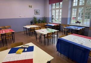 Stacja francuska przygotowana na Dzień Języków Obcych czekała na uczniów, którzy poprzez gry, quizy i zagadki rozwijali swoje umiejętności językowe.