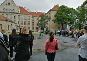 Rozpoczęcie nowego roku szkolnego - powitanie na boisku