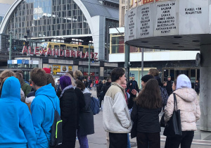 Uczniowie na Alexanderplatz